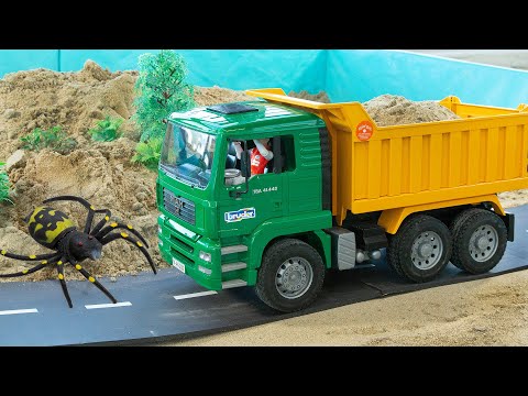 Rescue Car Save the dump truck from the large spider that appeared at the construction site