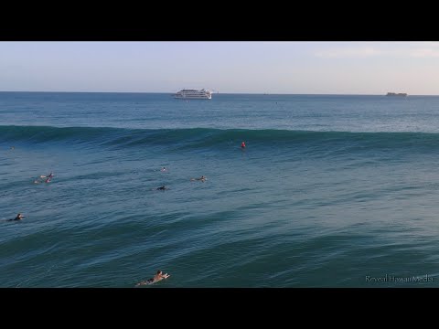 Ala Moana Bowls (May 3, 2023) First Real SW Swell!   4K