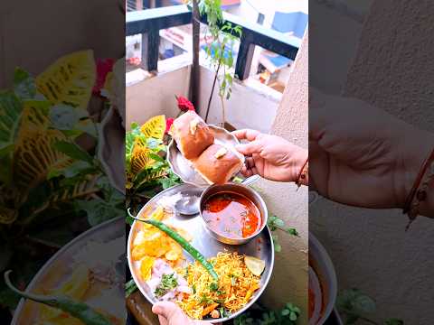 Misal pav aur barish #shortsviral #barish #misalpav #bestcombinations #food #foodie #foodblogger