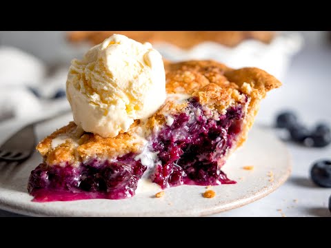 The perfect crumbly, buttery, sweet Blueberry Crumble Pie!