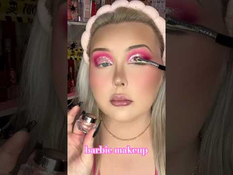 Barbie makeup 💕👱🏻‍♀️ #barbiegirl #halloweenmakeup #halloweencostume #barbiedoll #makeuplooks