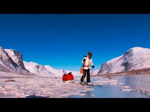 Skiing on the Owl River - Akshayuk Pass 2008 expedition