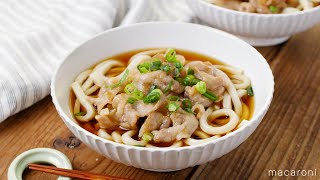 【レンジで甘辛豚肉うどん】手軽に作れて絶品！！つゆはめんつゆと熱湯を合わせるだけ♪｜macaroni（マカロニ）