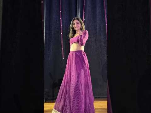 Radha | Khyati Sahdev | Dance Videos | Harry met Sejal | Danceaholic Studio | #ytshorts |