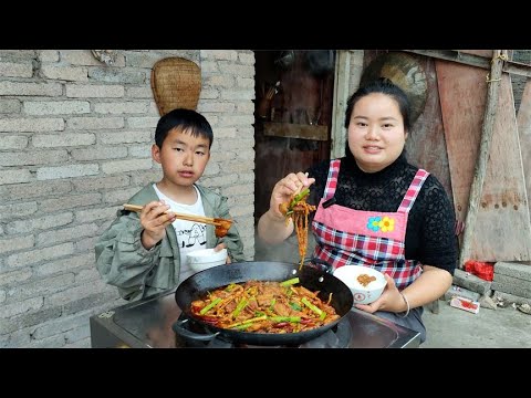 梅子用贵州独山虾酸炒五花肉，没想到竟超好吃【梅子美食】