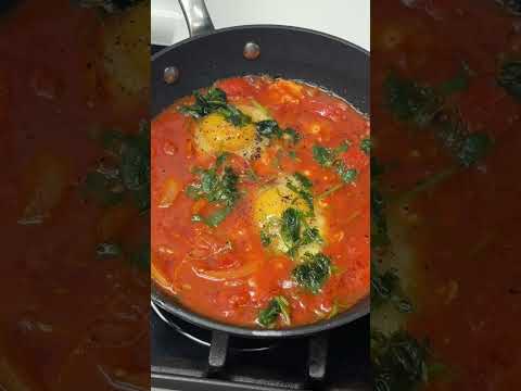 Flavor and Energy… a breakfast like no other ❤️❤️❤️ #shakshouka #eggs #tomatoes #breakfast