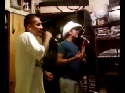 El sergio y yo echandole al karaoke TÚ NUEVO CARIÑITO