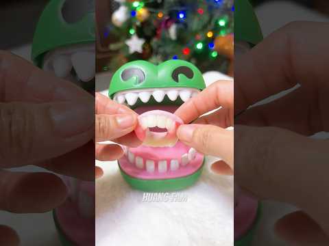 CROCODILE DENTIST EATING GUMMY FANGS