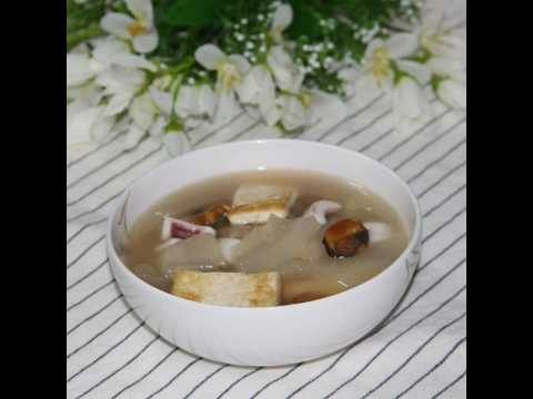 How to make a refreshing clear broth squid and mussel soup