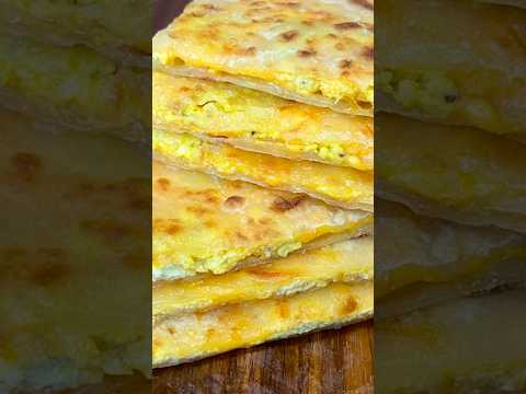 Cheese and eggs flatbread #paratha #eggs #cheese #breakfastideas #chapati #food #easybreakfastrecipe