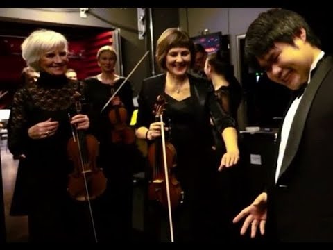 Nobuyuki Tsujii  in Iceland 2018 -- giving thanks