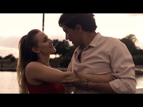 Sunset Bachata Dance - Toby Love - Lejos