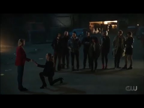 DC's Legend's Of Tomorrow 6x07 Sara Proposes To Ava