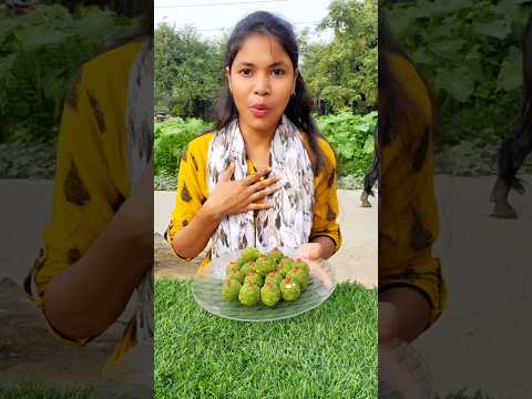 ষাঁড়ের গুঁতোয় জীবনটা যেতো আজ 😠 #shorts #youtubeshorts #shortsvideo