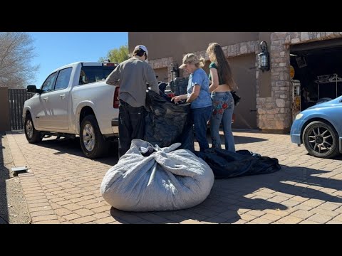 Dropping Off 1000lbs Of Clothing To A Thrift Store