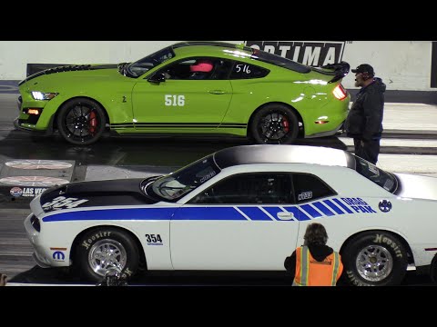 Shelby GT500 vs Dodge Challenger Drag Pack