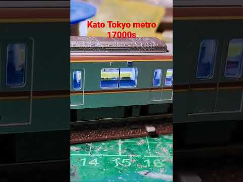 東京メトロ17000系室内塗装