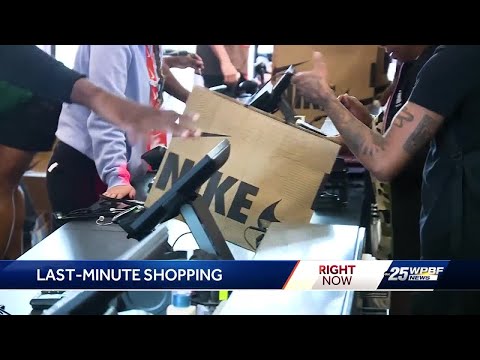 Hundreds hit Tanger Outlets for last-minute shopping on Christmas Eve