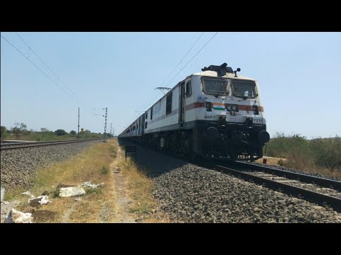 20906-Ekta Nagar Mahamana Exp With BRC Wap-7 Skipping.