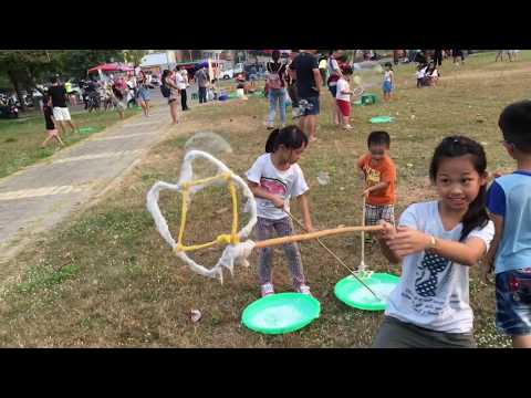 台南市安平區林默娘公園玩泡泡玩飛盤看遛狗