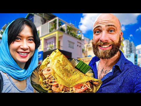 What Vietnamese Eat!! American Reveals Secret Street Food In Hanoi!!