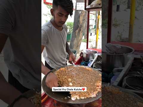 Delhi’s Most Famous Special Fry Chole Kulche khaye hai?🤔 Indian Food #shorts #youtubeshorts