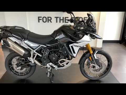 Triumph Tiger 900 Rally Pro finished in Carbon Black / Sapphire Black