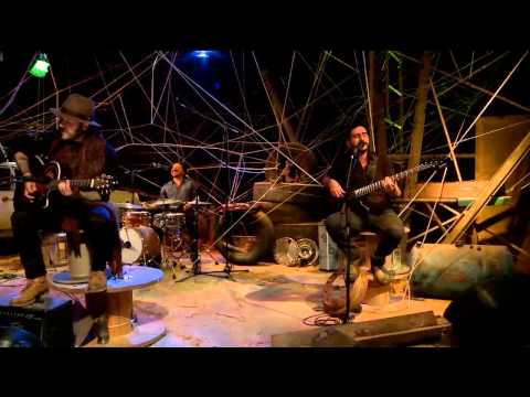 Escarba la Hoguera - Revólver Plateado (Acústico)