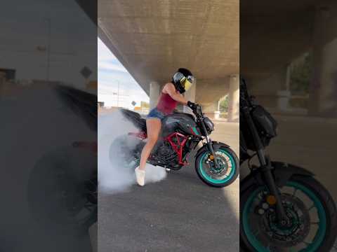 mt07 burnout stunt #viral #yamaha #ytshort #trending #youtube #subscribe #short #shortvideo #mt07