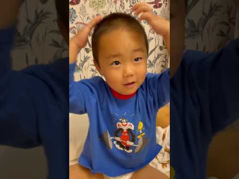 3歳の息子がまだ喋れないのに爆笑ソング🎙️テンションMAXでノリノリ♪#3歳 #育児日記 #shorts