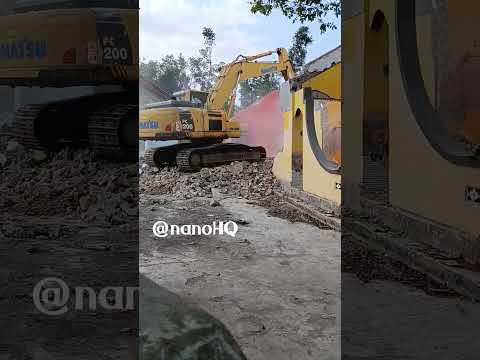 komatsu pc200 demolishing houses