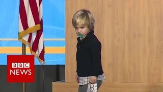 US governor's sleepy son invades stage - BBC News