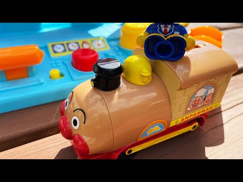 アンパンマン電車 おもちゃ☆anpanman train & station 駅長ドールで遊びました。【ウピさん＆upisch】