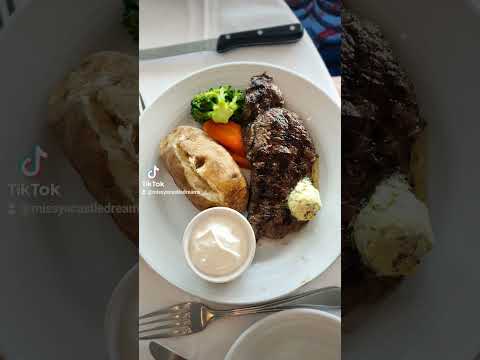 Main Dining Room Food on the Freedom of the Seas #cruise #royalcaribbean #freedomoftheseas