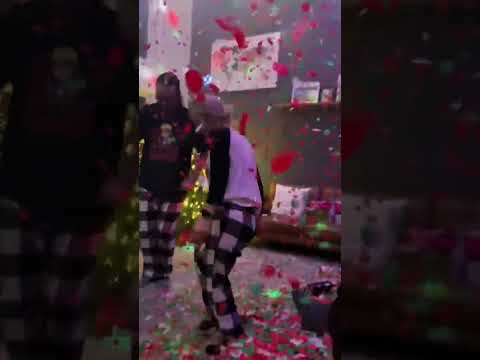 Christmas Confetti Show 5