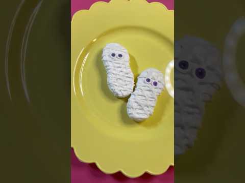 Let’s Fake Bake Mummy Cookies with a mold for our Halloween! #fakebake #Halloween #peepthisyall