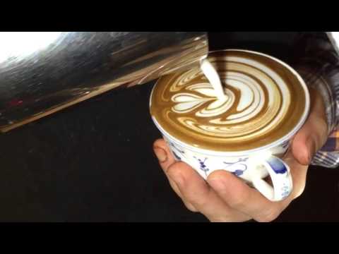 Latte art frame tulip