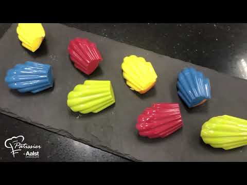 Pâtissier Chocolate Recipe of Madeleine with Coloured Compound