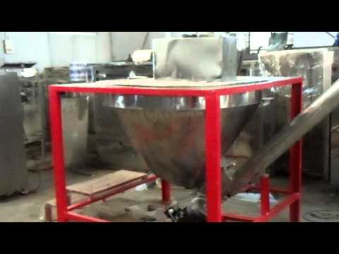 Powder pack machine with servo augur.MP4