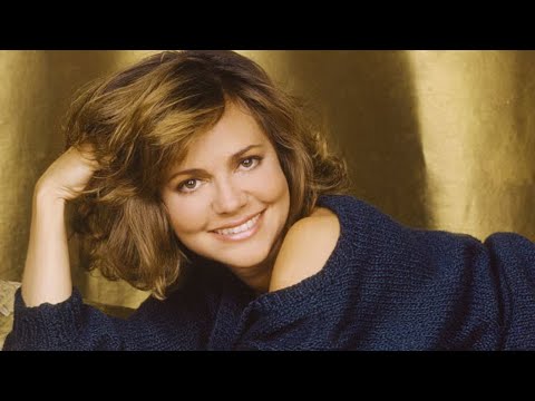 SEXY SALLY FIELD PHOTOS: ICONIC SEXY PHOTOS