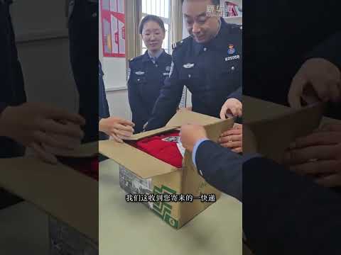 八旬老人千里寄围巾，致敬双向奔赴的温暖！12月25日，新疆塔城边境管理支队沙孜边境派出所，收到了一份写着“敬中国边关最可爱的人”的特殊包裹，里边整齐放着13条手织红围巾。