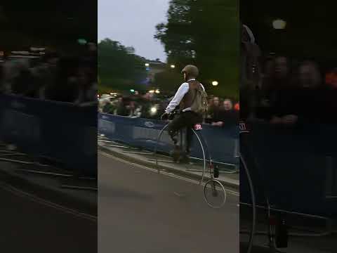 London to Brighton Veteran Car Run 2024 - first vehicles away