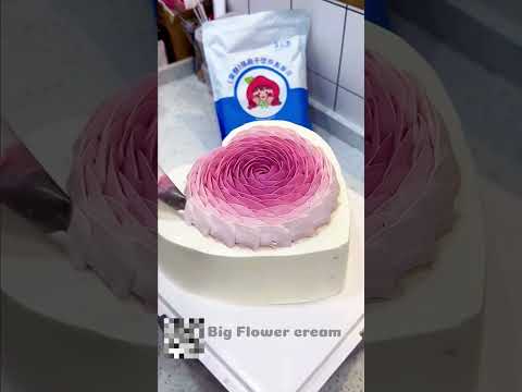 72- Big flower cream on heart cake