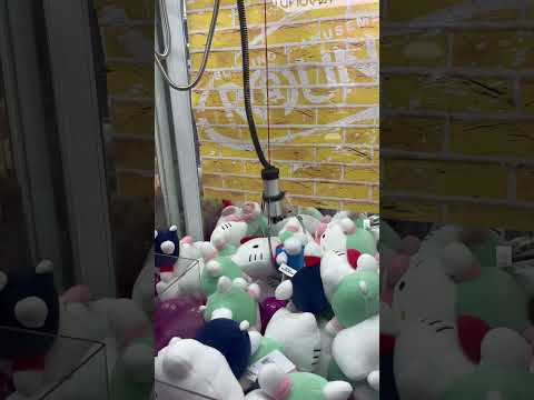 HELLO KITTY Claw Machine Win in One! #arcade #sanrio #round1 #win #funzone #hellokitty #clawmachine