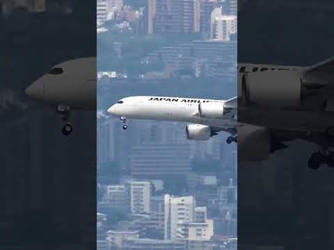 Japan Airlines Airbus A350-900 Visual approaching to runway 14R