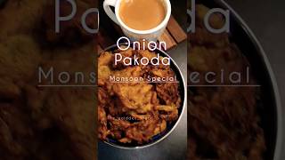 Crispy Pyaz ke pakode 🍀 #onionpakode #pakora#kandabhajji #monsoonspecial#foodshorts #recipe #cooking