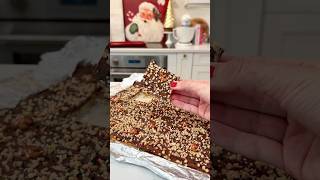 Christmas Crack! 🏆🍫 #holidays #baking #easybaking #dessert #easydessert #treats #holidaybaking