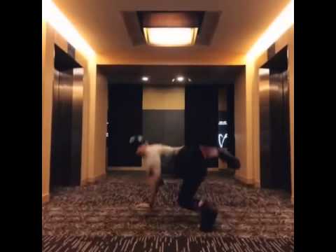 20141124 敖犬Facebook更新:「來看Dancing boy跳舞」