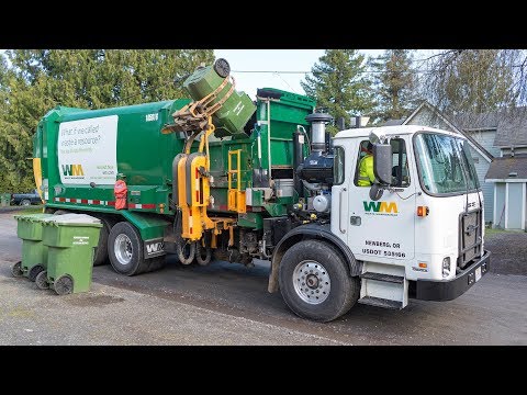 Autocar ACX - Labrie Automizer Garbage Truck