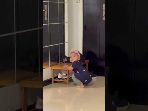 THIS BABY KNOW HOW TO KEEP HER SHOES #cutebaby #shortsvideo #cute #short